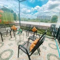 Sleep Owl Hostel, hotel u gradu Thung Si Kan