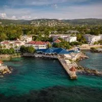 Lush Tropical apartment located in a 4-star resort, hotel a Runaway Bay
