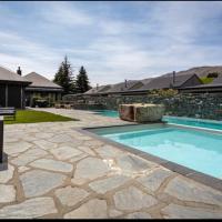 Cardrona Mountain Studio with Pool, hotel in Cardrona