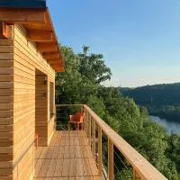 Chatka - A - Vyhlídka nad řekou, hotel u gradu Zdiby