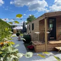 Roulotte du puits avec jacuzzi et sauna privatif, hotel v destinaci Havinnes