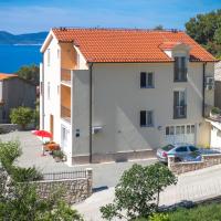 Apartments and rooms by the sea Brela, Makarska - 13118, hotel di Brela