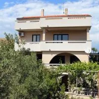 Apartments and rooms with parking space Krk - 13553, hotell sihtkohas Vrh