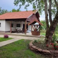 Dumbrava Minunată, hotel en Peşteana