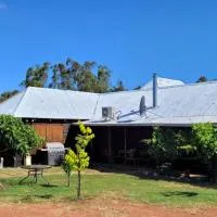 Talbot - Historic accommodation with Mod Cons, hotel em Hoddy Well