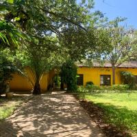 Baobab Village Studio, hotel en Masaki, Dar es Salaam