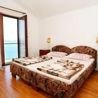 Triple Room Trpanj 258a – hotel w mieście Trpanj
