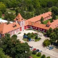 Kaštel Ečka, hotel u gradu Ečka