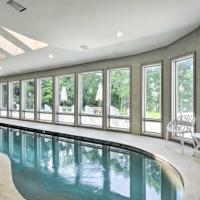 Luxe Lakehouse with Indoor Pool and 2-Story Dock!, отель в городе Гейнсвилл