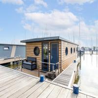 Comfortable houseboat in Marina Volendam