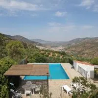 Maison écologique avec piscine, hotel v destinaci La Puerta de Segura