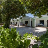 Clouds Beach Retreat Laamu Gan – hotel w mieście Gan