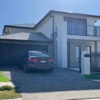 Waterside Holiday Home, hotel in Kippa-Ring, Redcliffe