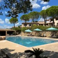 Le Mas des Collines: Tourtour şehrinde bir otel