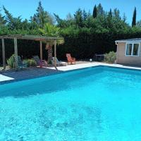 Chambre de charme avec piscine dans la campagne de Rognes, hôtel à Rognes