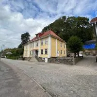 Kungälvs first pharmacy, built in 1777, hotel a Kungälv