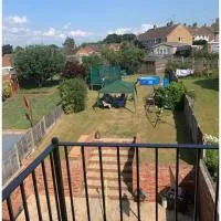 4 Bedroom house with parking, Near Safari Park, hotel i Kidderminster
