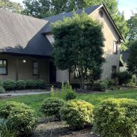 Beautiful Private West Knoxville Home 2700sf, 4 Beds, 2 & half Baths