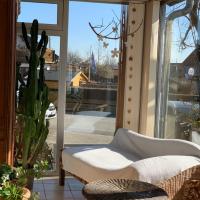 Helle Wohnung mit Wintergarten, Terrasse und Garten
