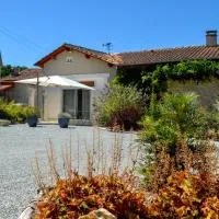 Grande Chambre d'hôte Les Chats-Pîtres,La Rochette的飯店