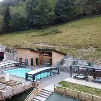 Rochesson में, होटल La Ferme de Rochesson, Jacuzzis & Piscine commune