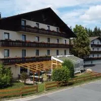 Hotel-Landgasthof Ploss، فندق في Schönwald