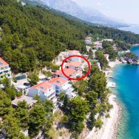 Apartments by the sea Brela, Makarska - 2718, hotel in Brela