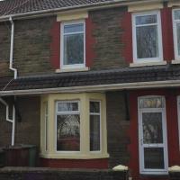 3 bedroom house near Caerphilly station, hotel in Caerphilly