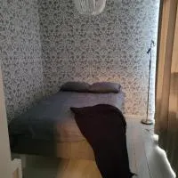 Hietman vierastalon sininen huone, hotel i Honkola