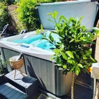 Executive Suite with Private HotTub, Full SkyTV in 600 Year Old Manor House – hotel w mieście Saffron Walden