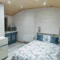 Delightful log cabin with views of Scrabo tower, hotel in Comber