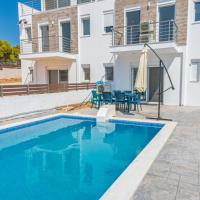 Modern, Cheerful & Dream Catching Villa in Corinth, hotel in Isthmia