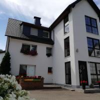 Modern holiday home idyllic setting with terrace, hotel en Dreislar, Medebach