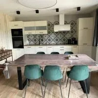 Lovely Home 1, with private terrace and Whirlpool,4-6 pers、ビューリンゲンのホテル