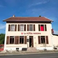 La Petite Auberge، فندق في Lorquin