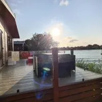 태터셜에 위치한 호텔 Tattershall Lakeside Lodge Indulgent wheelchair ramp 8 berth with Hot Tub & Starlink