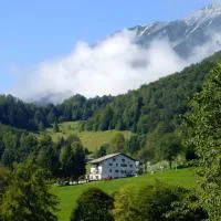 Rifugio Monte Baldo, hotel in Avio