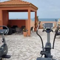 SUPERBE APPARTEMENT MEUBLÉ AU BORD DE LA PLAGE, hotel em Mbaw