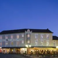 Rieupeyroux में, होटल Logis Hôtel-Restaurant Le Commerce