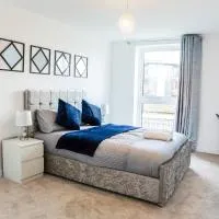 A luxury 2 bedroom apartment with 2 free parking, Hotel in Chatham