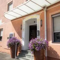 Landhaus Hotel Neuss, hotel em Neuss