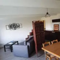 Logements Bonne Nouvelle, hotel u gradu 'Rostrenen'