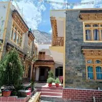 Himalayan Regal House، فندق في Deskit
