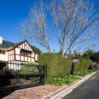 Knightsbury Guest House, готель в районі Rondebosch, у Кейптауні