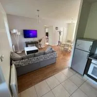 Charmant appartement RDC familial ou pour le travail、ユゼルシュのホテル