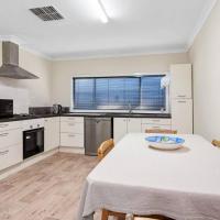 4-Bedroome home, new bathrooms and close to town, hotel in Kalgoorlie
