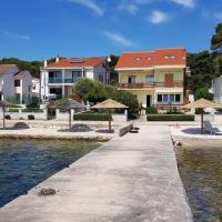 Apartments by the sea Brgulje, Molat - 16217, hotel in Molat