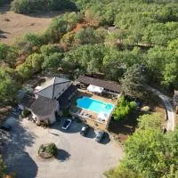 Le Clos des Dryades climatisé s – hotel w mieście Vers