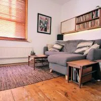 Traditional Victorian 2 bed in cobbled street + mod cons - Full home