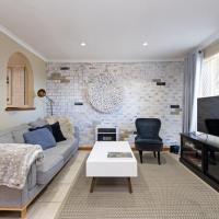 RIC001 Lovely, cosy, 3-bedroom unit with parking and WiFi, hotel near Adelaide Airport - ADL, Keswick